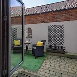 Daire Bootham Row Courtyard *