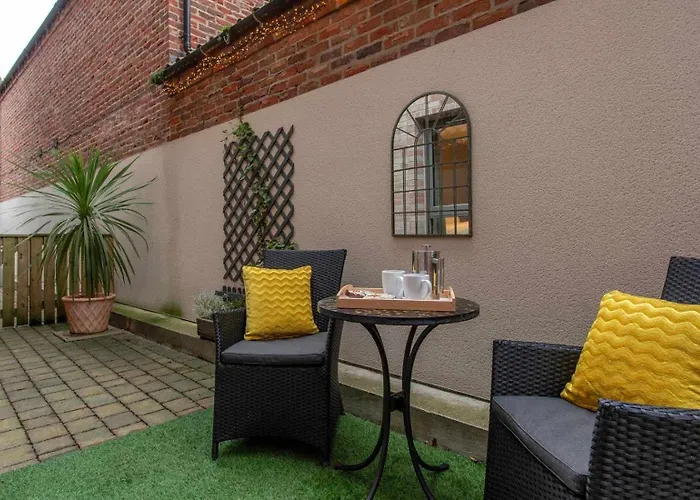 Bootham Row Courtyard * York